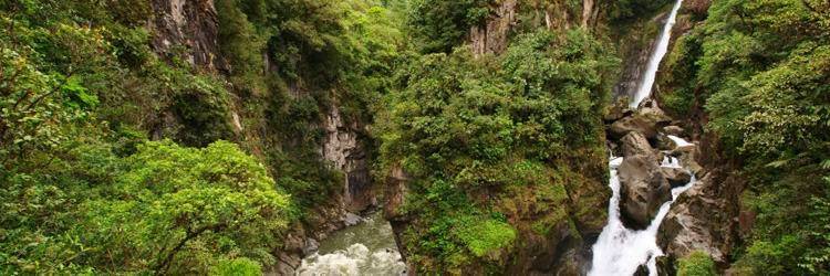En nacelle au dessus du Rio de Pastaza