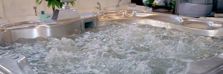 Hammam et jacuzzi du Dhana Spa