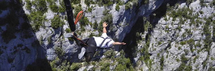 Saut à l'élastique sur la Route des cascades