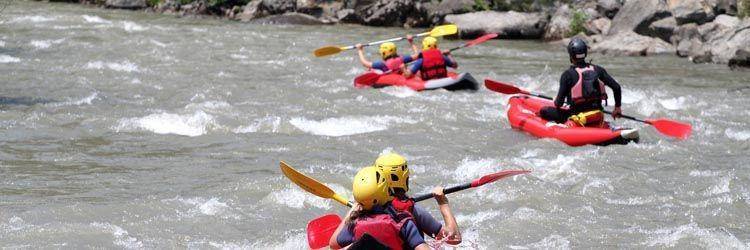 Kayak sur la rivière de Bengoh