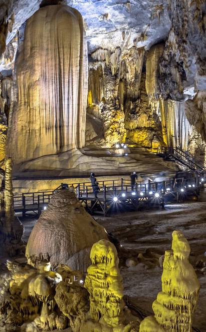 Reliefs karstiques et monde souterrain