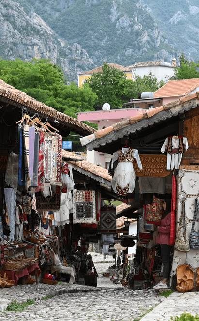 Retour vers Tirana, derniers souvenirs d'Albanie