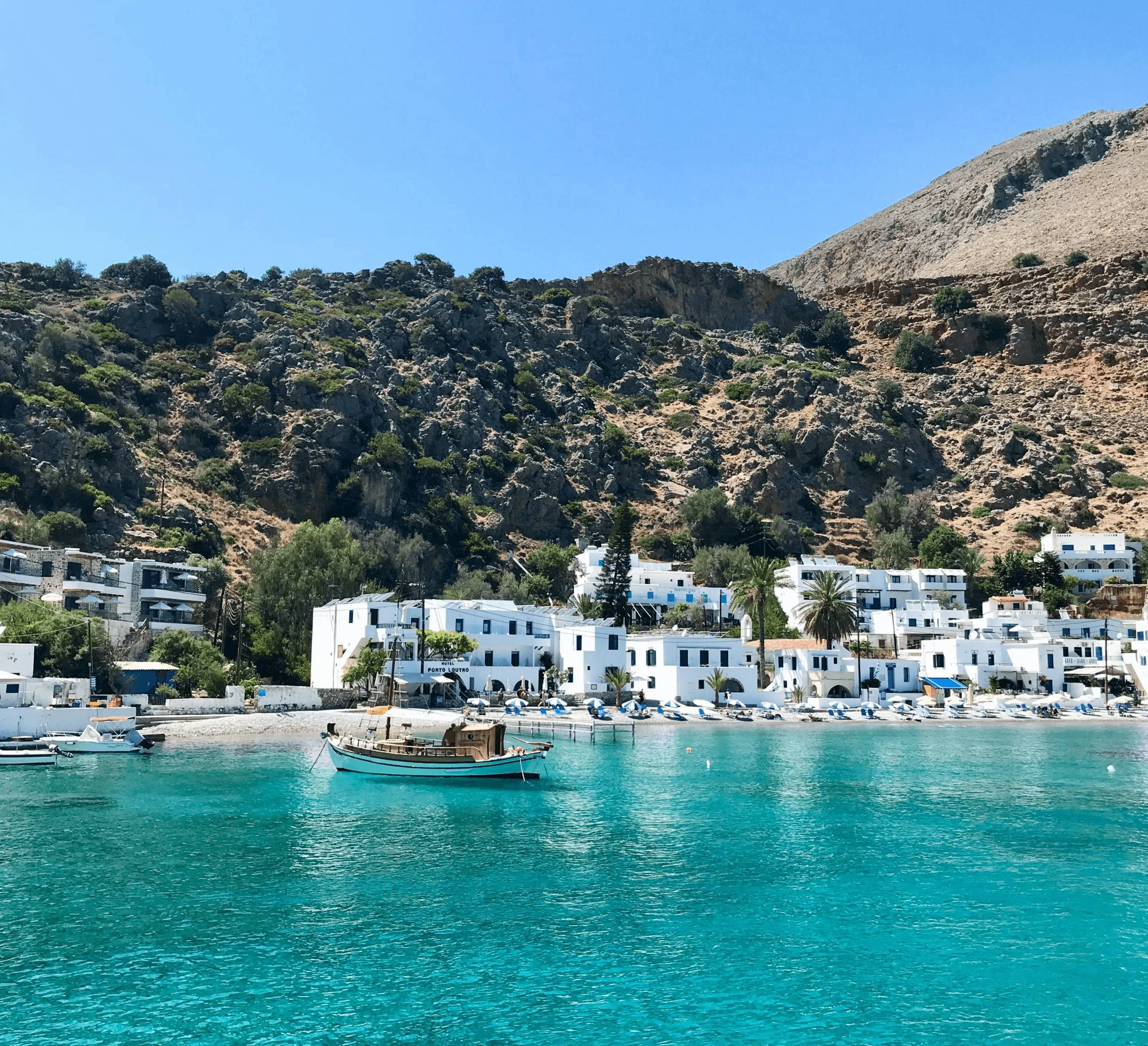Cyclades en catamaran :  des îles iconiques aux escales oubliées