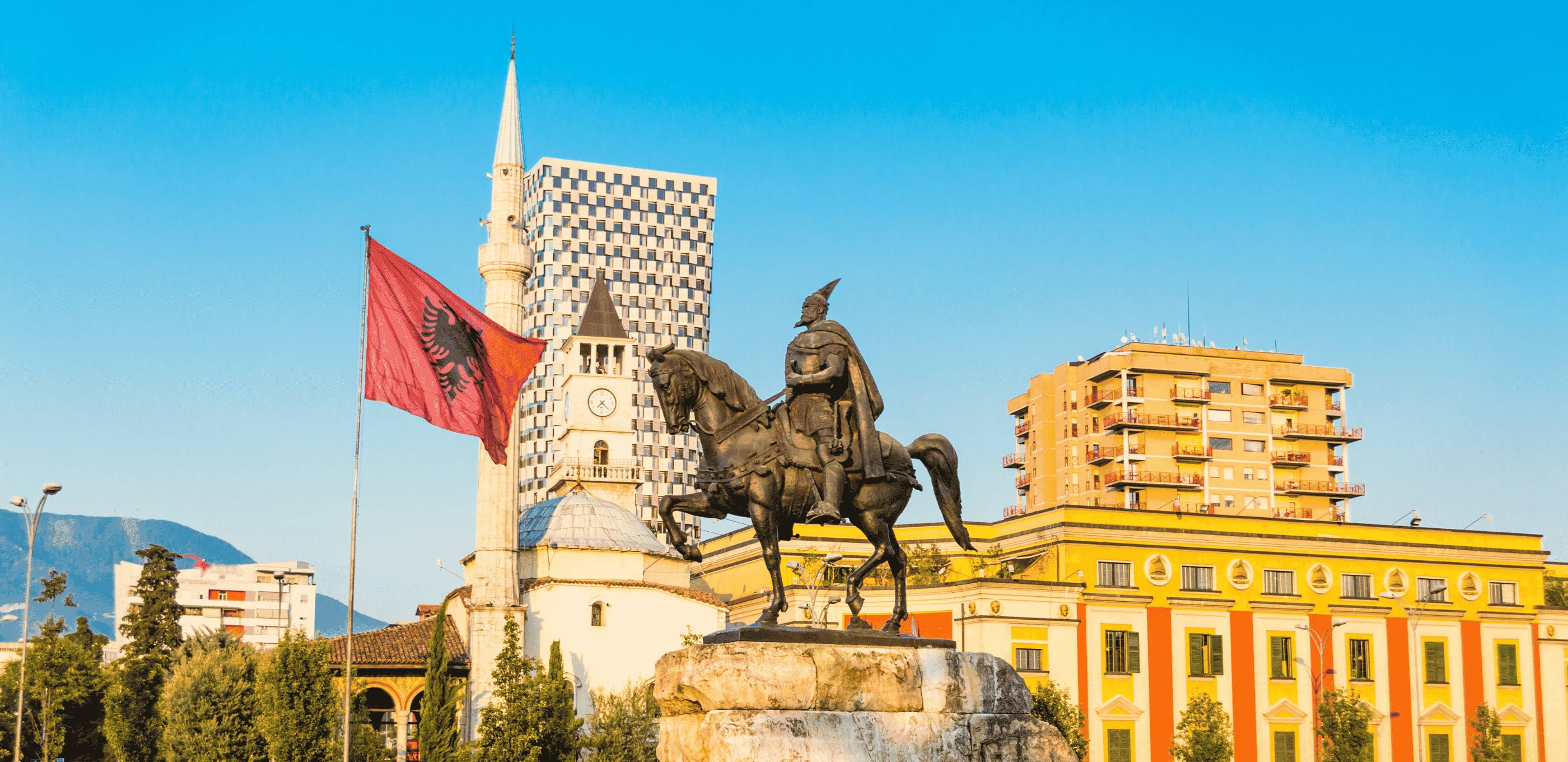 Premiers repères à Tirana, capitale en mouvement