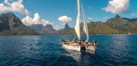 Le lagon de Moorea en pirogue traditionnelle