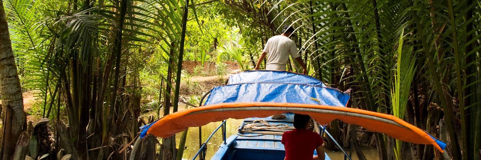 Balade en barque à Ba Be