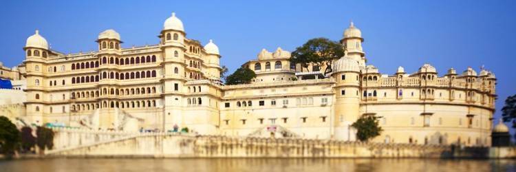 Bateau sur le lac Pichola à Udaipur