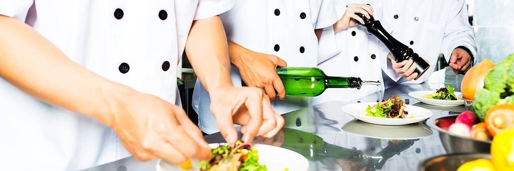 Cours de cuisine khmère à l'école Paul Dubrule