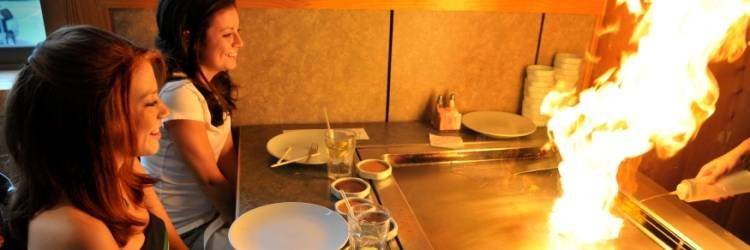 Dîner dans un restaurant Teppanyaki