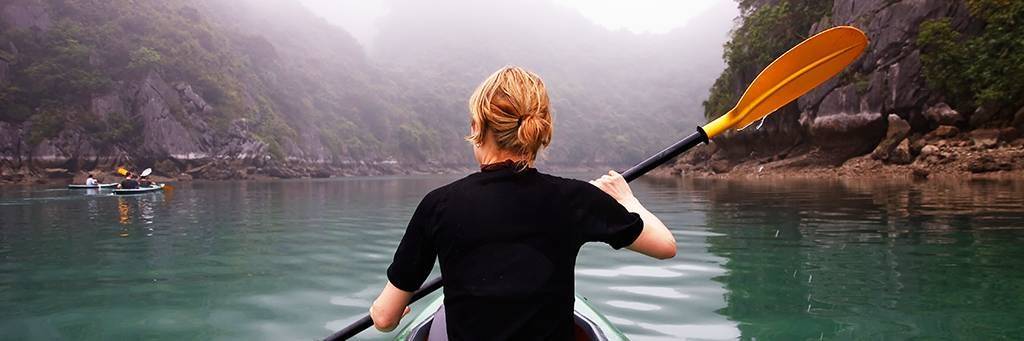 Kayak en baie d'Halong