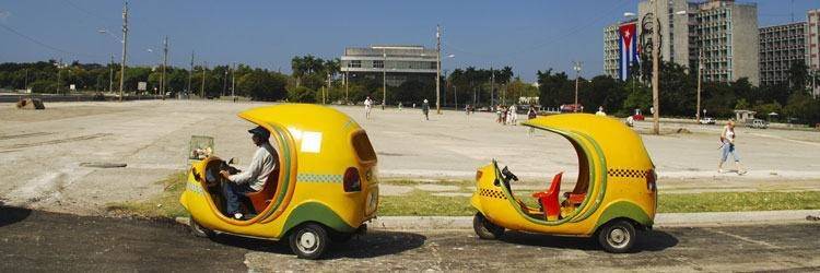 La Havane moderne en coco taxi