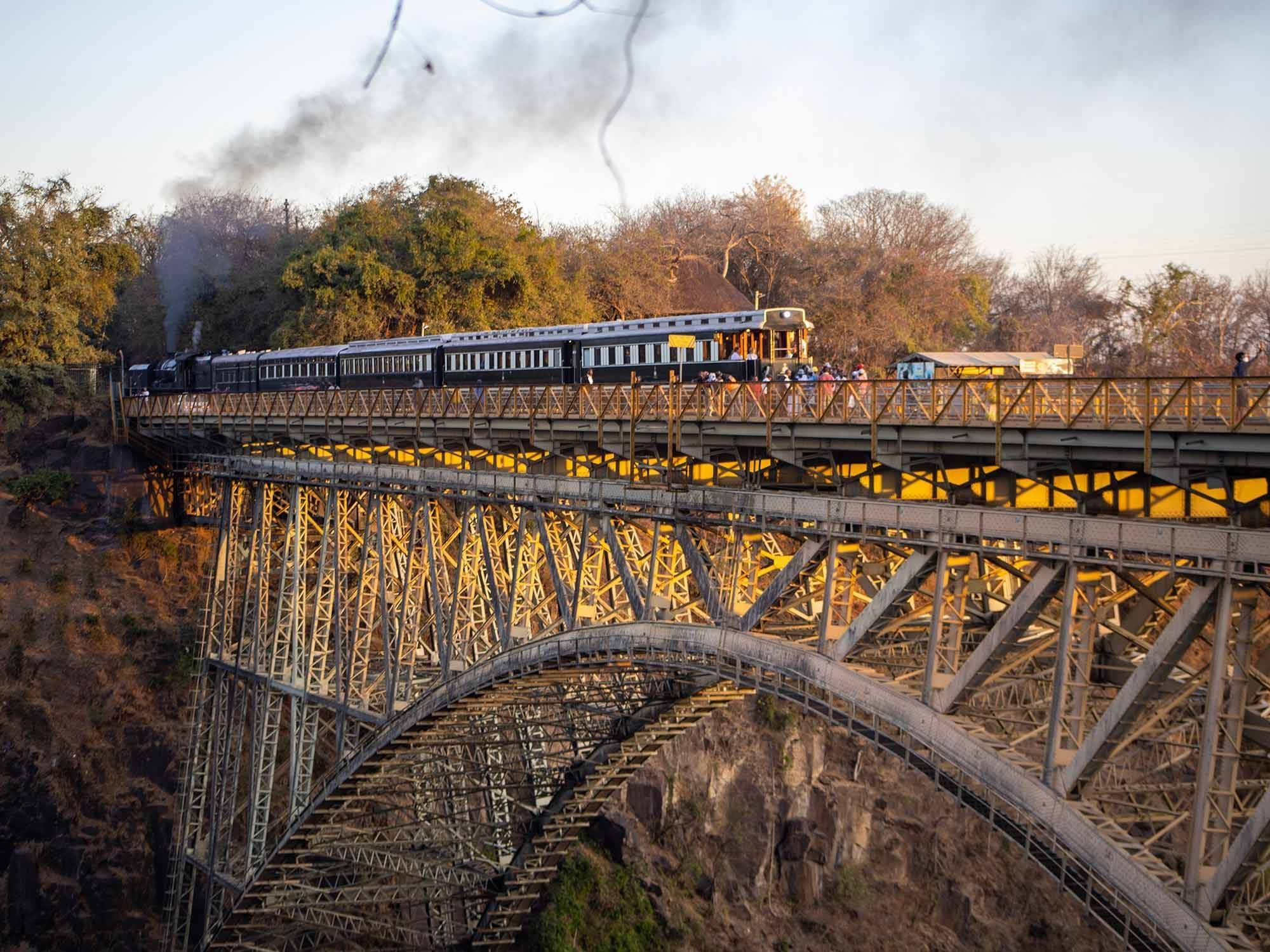 Train mythique, du Cap aux Chutes Victoria